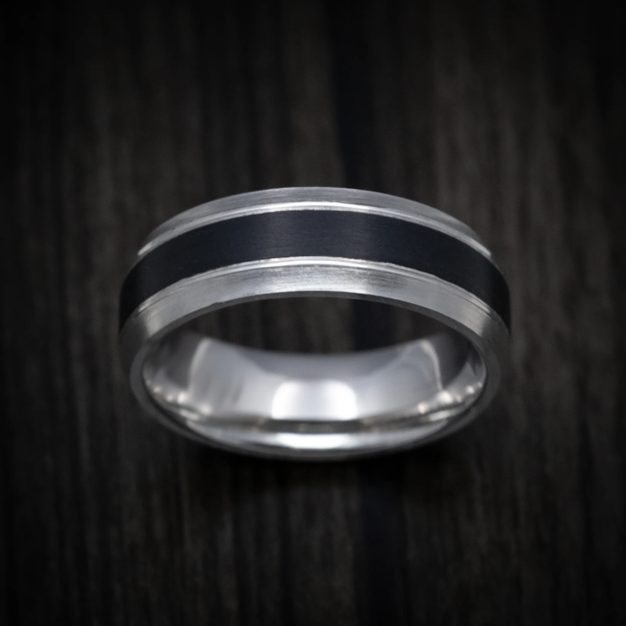 14K Gold Men's Ring with Carbon Fiber Inlay - Image 2