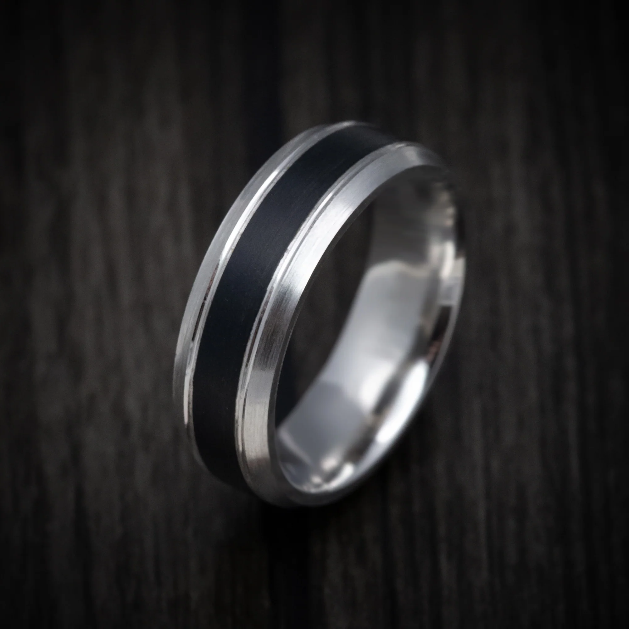 14K Gold Men's Ring with Carbon Fiber Inlay - Image 3