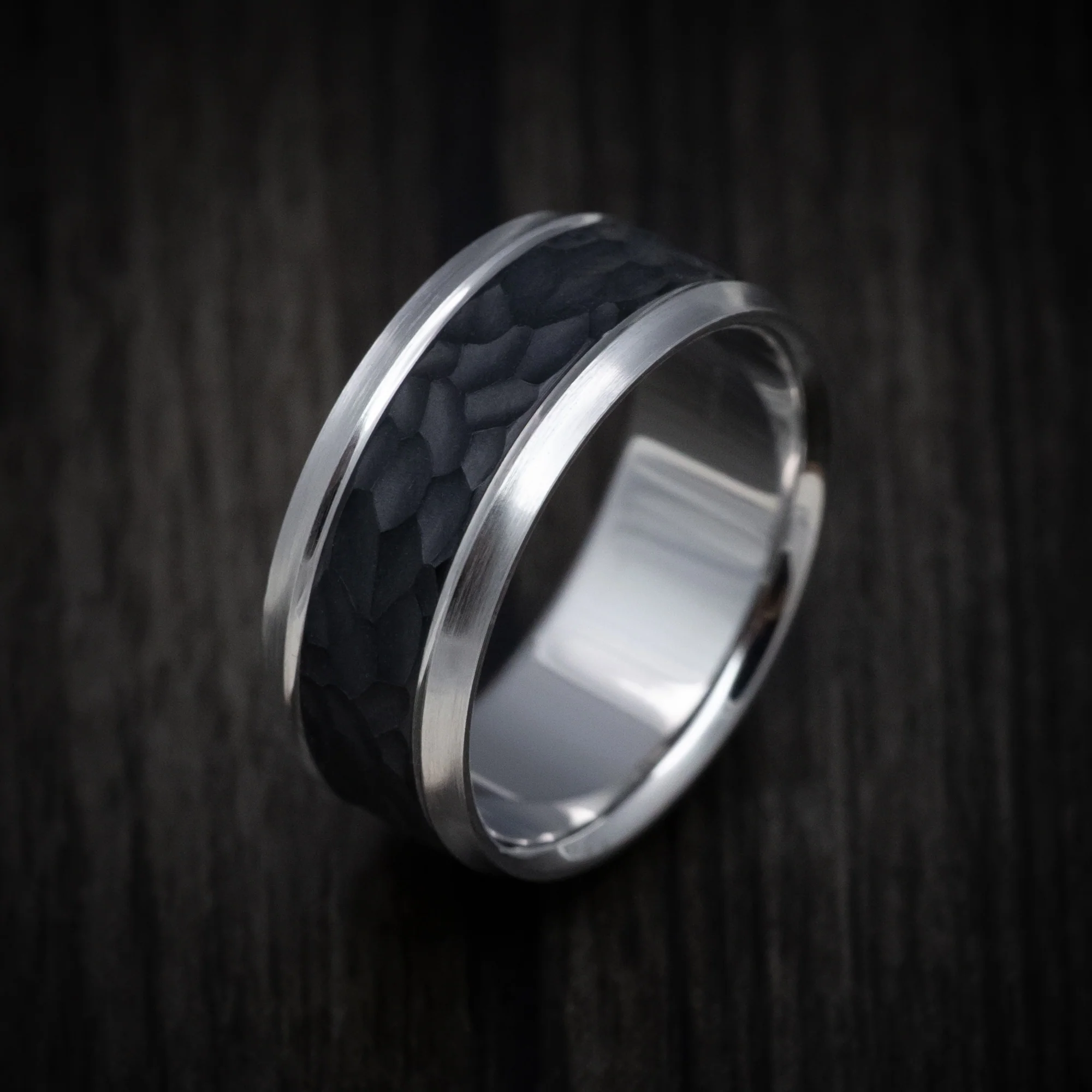 14K Gold Men's Ring with Hammered Carbon Fiber Inlay - Image 3