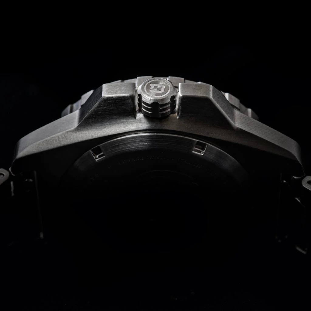 DV-02 - AUTOMATIC DIVE WATCH WITH METAL BRACELET - Image 5