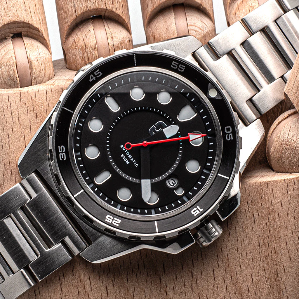 DV-02 - AUTOMATIC DIVE WATCH WITH METAL BRACELET - Image 6