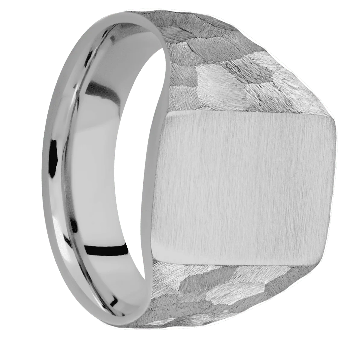 Medium Rectangle signet ring (16x11.5mm) in Titanium, with a Wide style band.